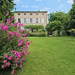 Rhona Bed & Breakfast 4*