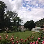 Rhona Bed & Breakfast 4*