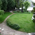 Rhona Bed & Breakfast 4*