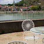 Rhona Bed & Breakfast 4*