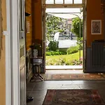 Rhona Bed & Breakfast