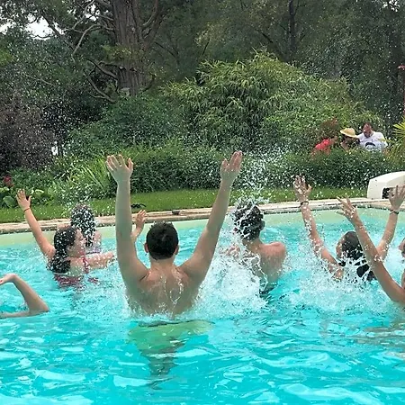 Alojamento de Acomodação e Pequeno-almoço Rhôna 4*